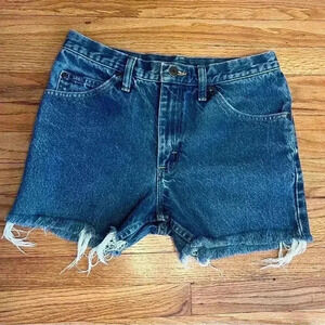 Lee Jeans Cutoff Shorts Vintage 90s size 30 in excellent condition.